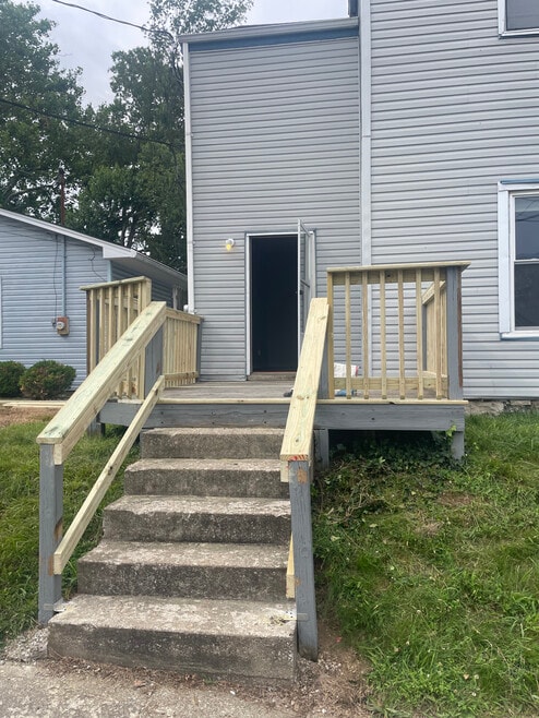 Building Photo - 125 Montmullin St