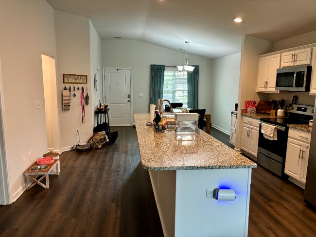 Building Photo - 828 Alley Ridge Dr