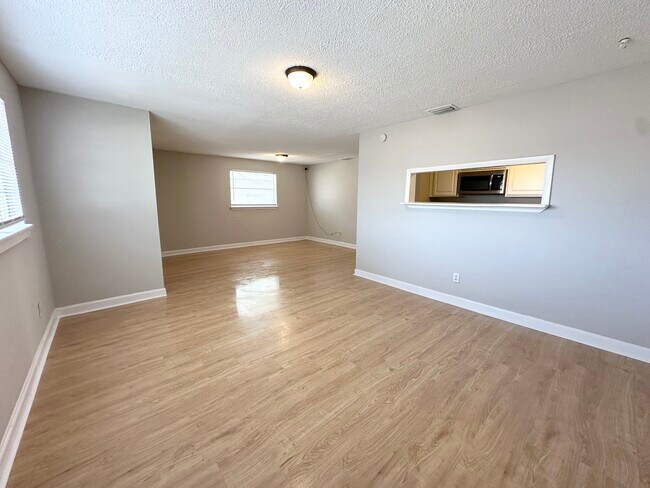 Foto del edificio - 3142 W 6th St