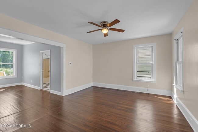 Building Photo - 118 2nd St