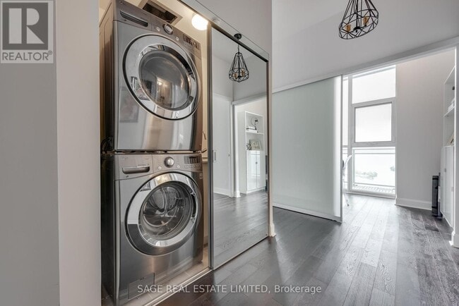 Building Photo - 33 Shore Breeze Dr