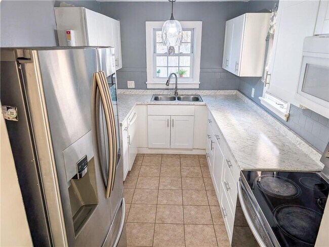 Building Photo - 136 Chatham St