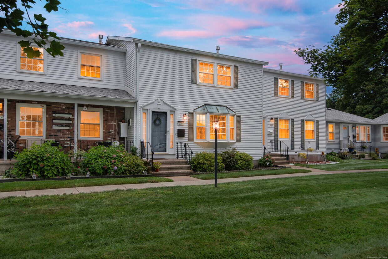 Primary Photo - 23 Esquire Dr