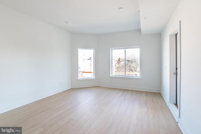 Building Photo - 4200 Lancaster Ave