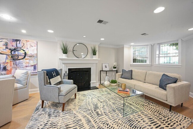 Foto del edificio - Welcome Home to Your Stylish 1 BR/1BA  in Adams Morgan!