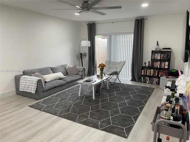 Foto del edificio - 9621 SW 77th Ave