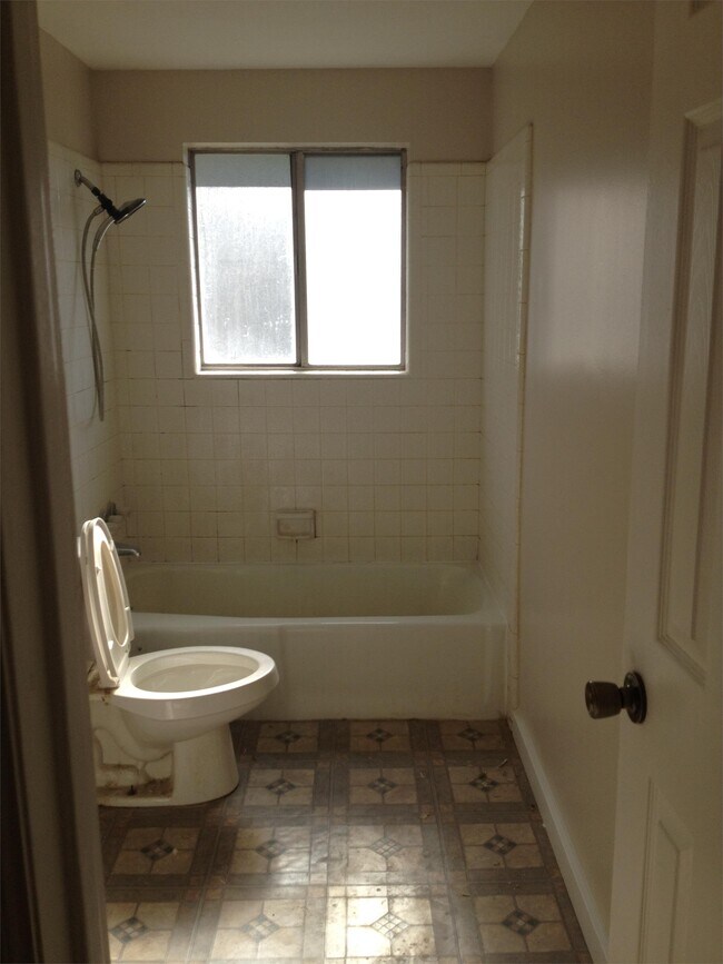 Building Photo - 935 N 975 E