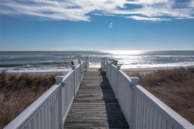Building Photo - 605 Dune Rd