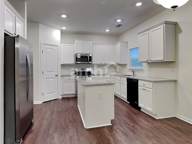 Building Photo - 515 S Fortune Way