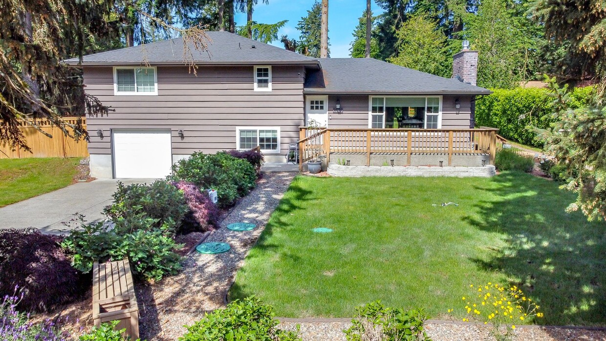 Primary Photo - Lovely 3 bedroom, 2.5 bath home