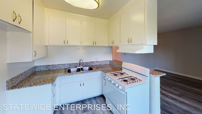 Foto del edificio - 17808-17828 Saticoy St