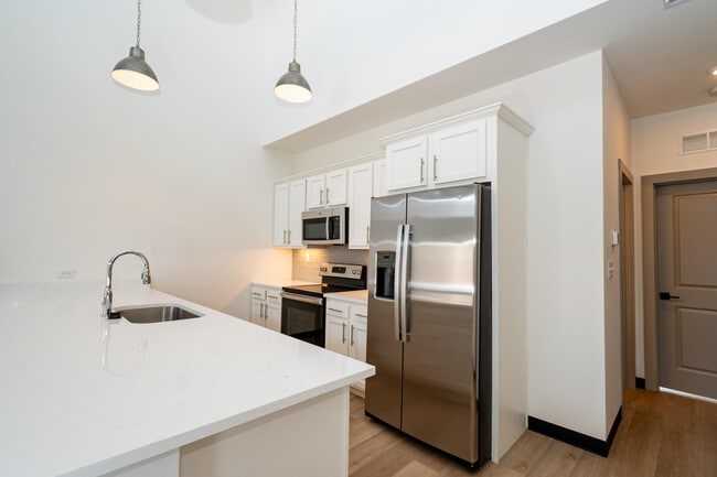 Building Photo - 2637 Bourbon Walk