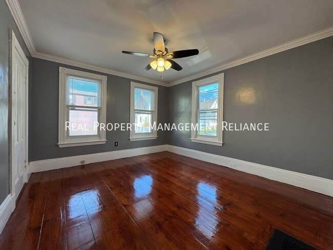 Building Photo - 98 Eustis St