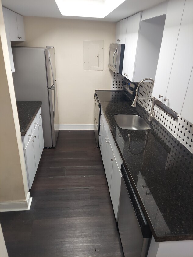 Kitchen - 2949 Day Ave