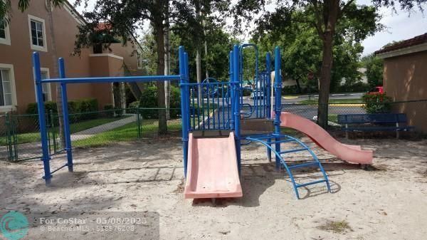 Foto del edificio - 4844 N State Rd 7