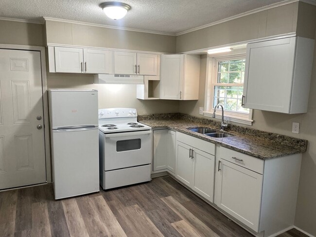 Building Photo - 1199