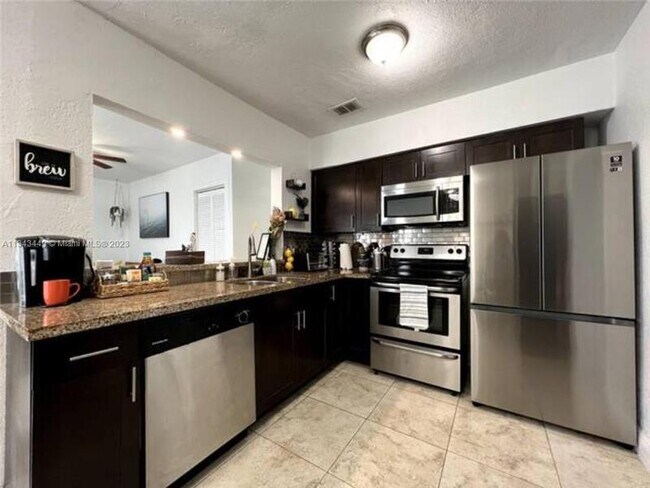 Foto del edificio - 7570 Simms St