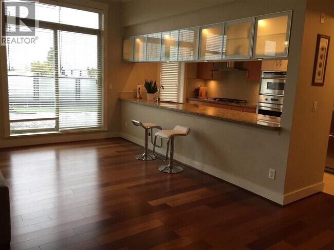 Photo du bâtiment - 6333 Larkin Dr