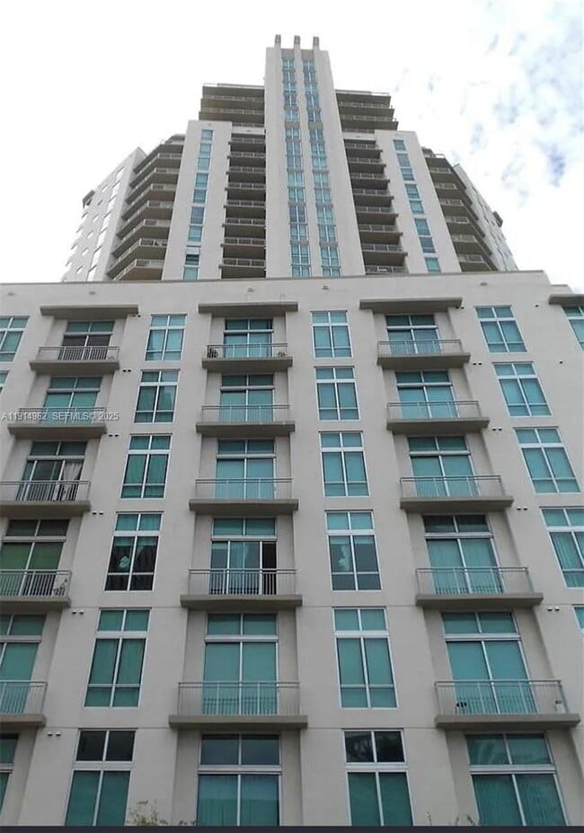 Foto del edificio - 9066 SW 73rd Ct