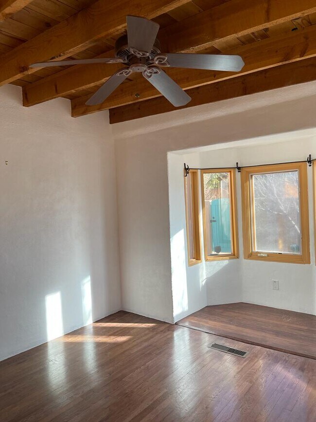 Foto del edificio - 901 Dunlap St