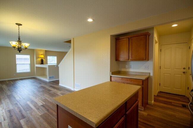 Building Photo - 5747 Jaguar Way