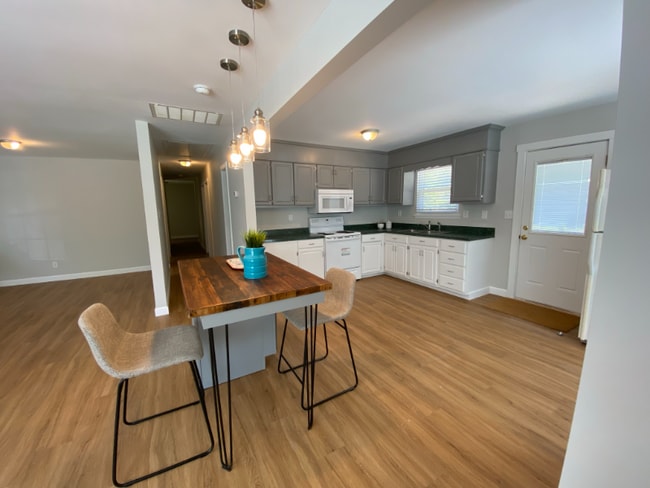 Building Photo - 220 Archdale Dr