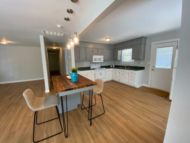 Foto del edificio - 220 Archdale Dr