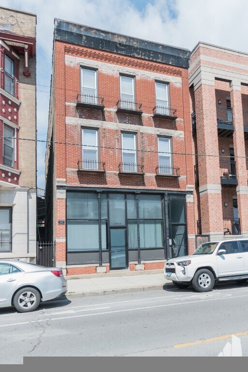 Foto del edificio - 2450 N Southport Ave