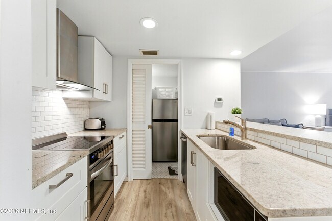 Foto del edificio - 658 Summer Pl