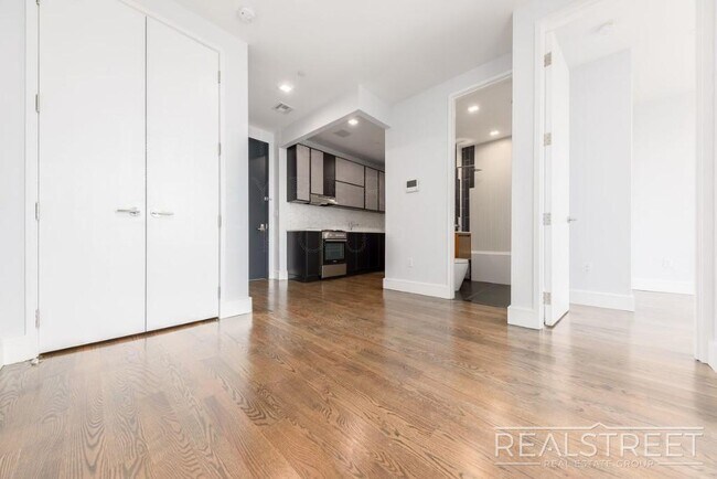 Foto del edificio - Luxury 2 BR in Bushwick with Roof Deck!