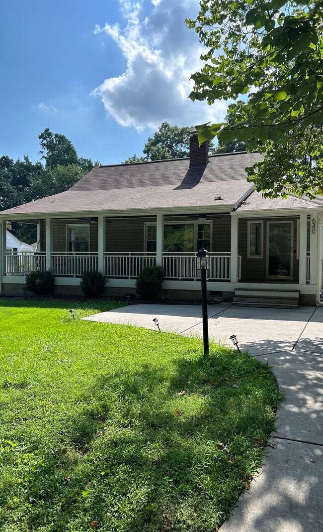 Building Photo - 540 Knollwood St