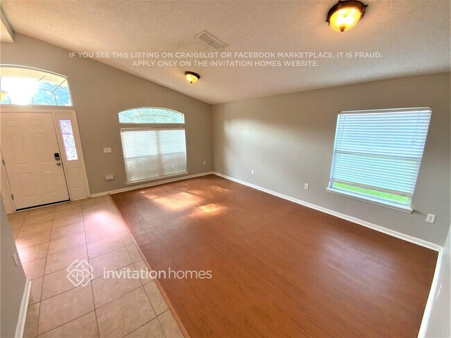 Foto del edificio - 909 N Lilac Loop