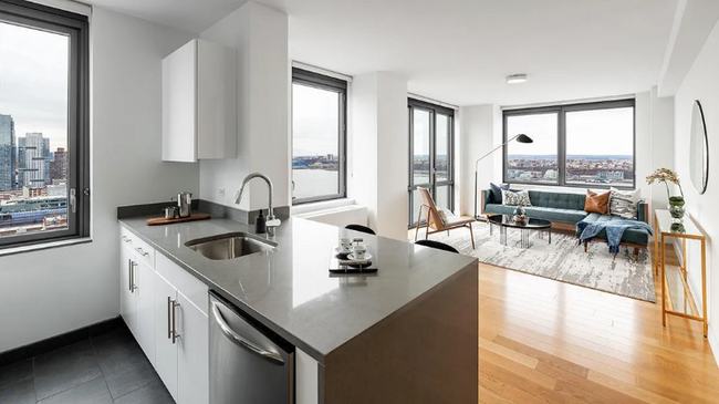 Building Photo - 606 W 57th St