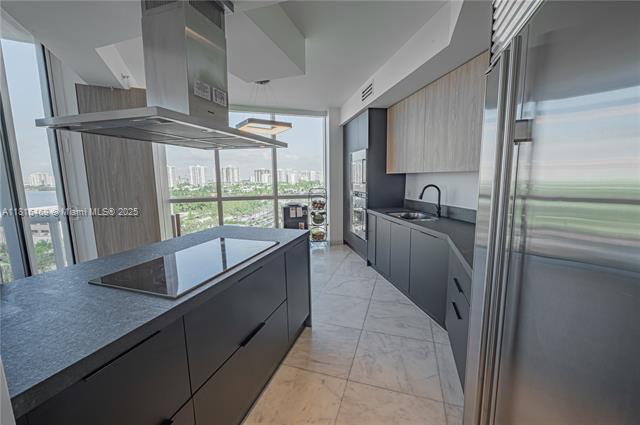 Foto principal - 18201 Collins Ave