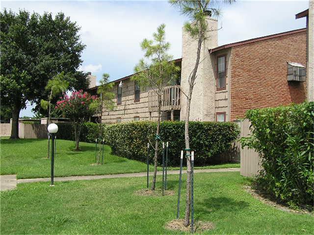 Foto del edificio - 9101 Country Creek Dr