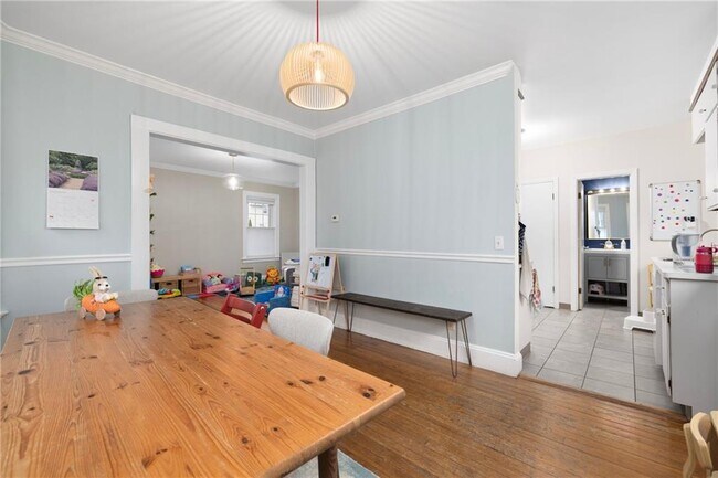 Foto del edificio - 422 Wayland Ave