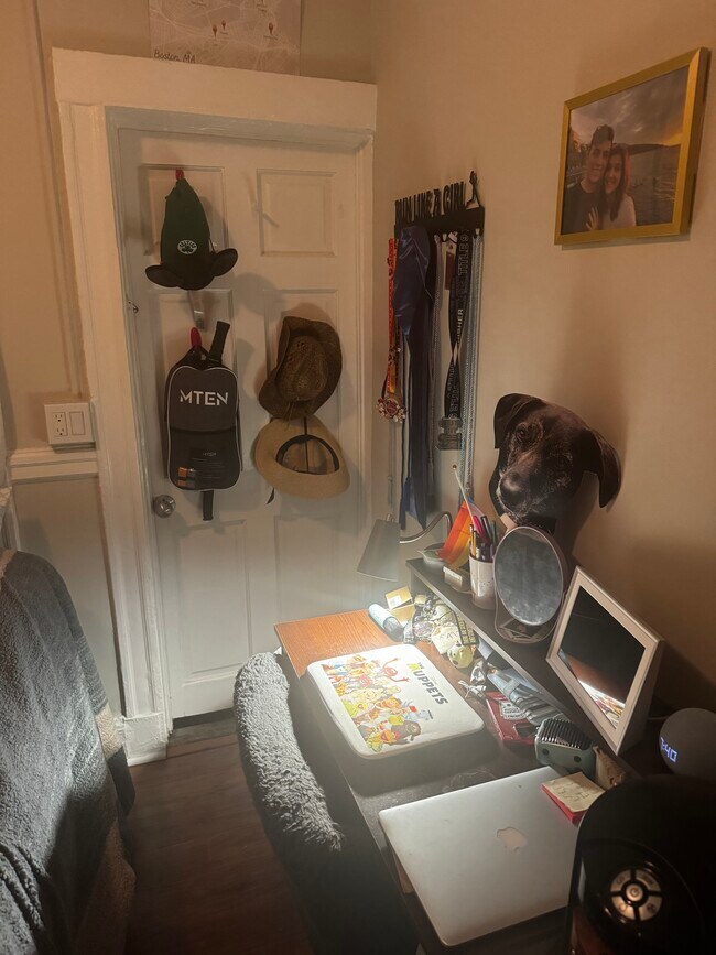 Building Photo - 220 Hanover St