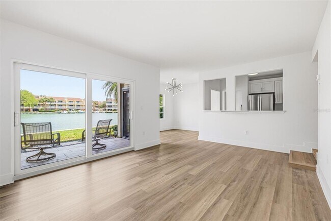 Foto del edificio - 554 Plaza Seville Ct
