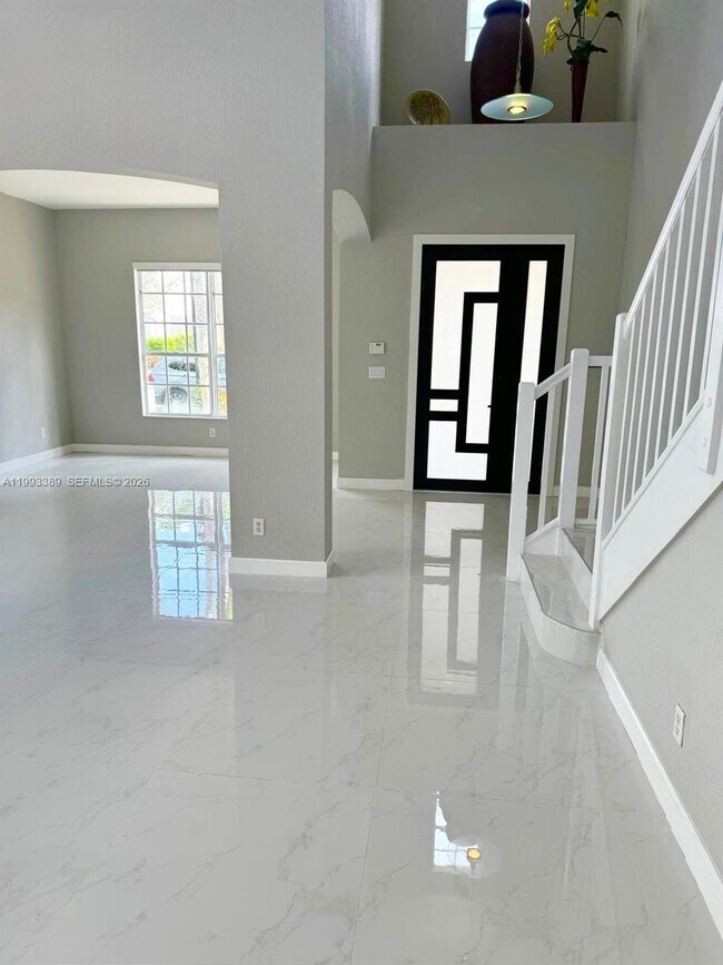 Foto del edificio - 4451 Seneca Ave