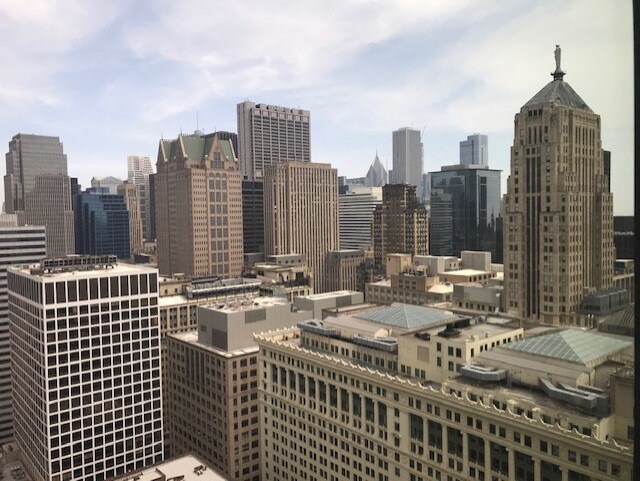 Foto del edificio - 235 W Van Buren St