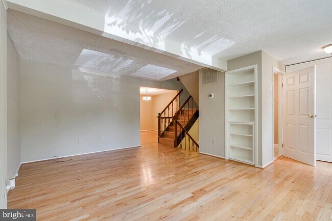 Foto del edificio - 8044 Steeple Chase Ct