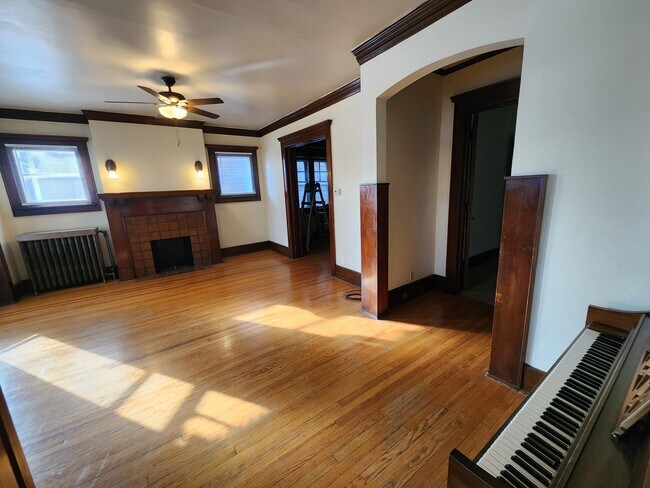 Livingroom (Empty) - 2107 N 51st St