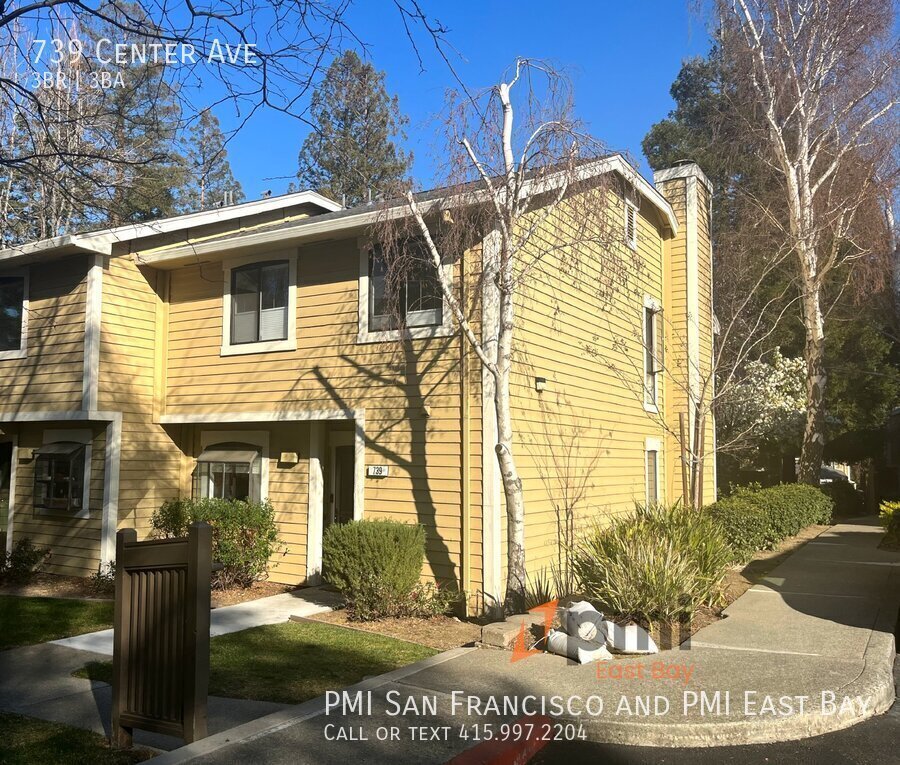 Foto principal - Refinished 3bd / 2.5ba Townhouse