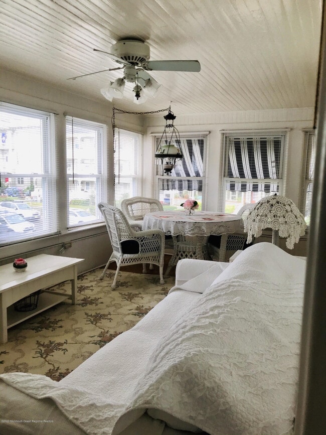 Building Photo - 7 Webb Ave