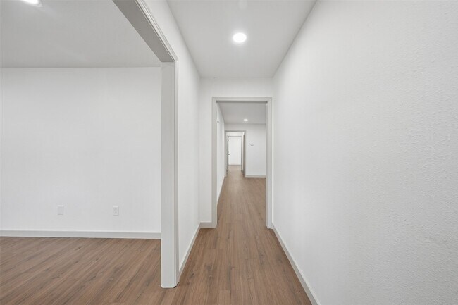 Foto del edificio - 5002 Cedar Creek Dr