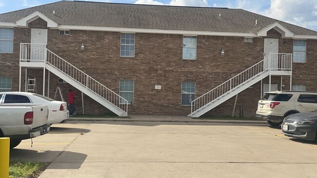 Building Photo - 1313 N Sal St