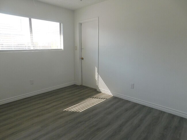 Foto del edificio - 520 Commercial Ave