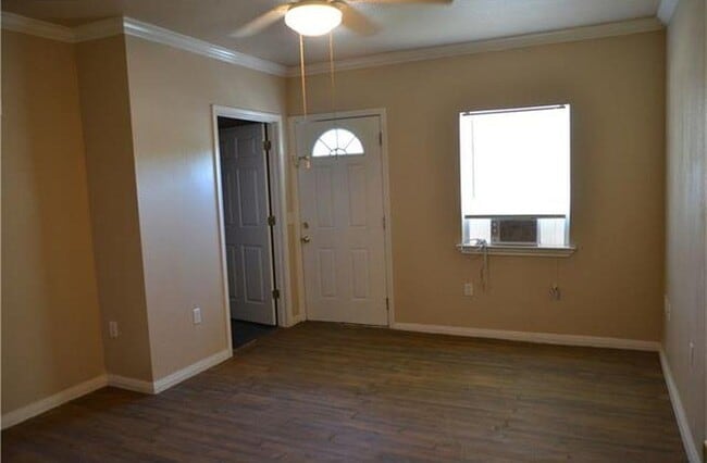 Foto del edificio - 609 Riverwood Dr