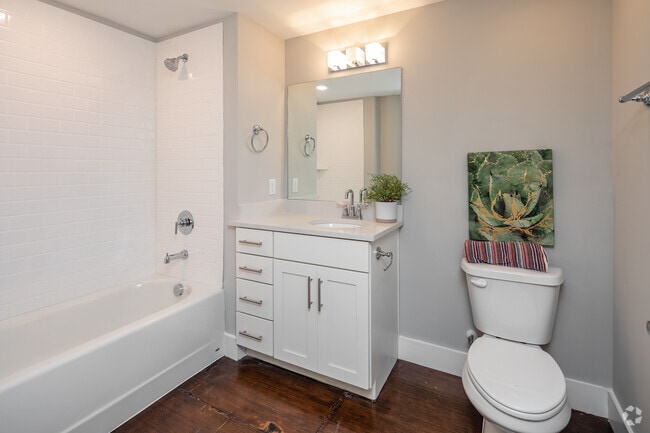 1BR, 1BA - A1 - 640SF - Bathroom - The Byrum
