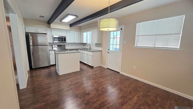 Building Photo - 1047 Arcadia Dr